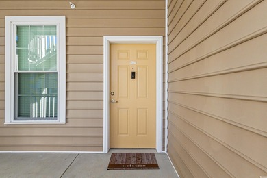 Welcome to Queens Harbour! This move-in ready 2-bedroom, 2-bath