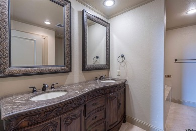 Welcome to luxury living at The Stretford at the Cascades. This