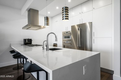 High rise luxury community with fantasitc ammenties. This condo