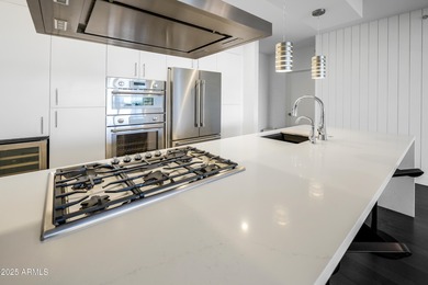 High rise luxury community with fantasitc ammenties. This condo