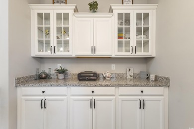 Welcome to Queens Harbour! This move-in ready 2-bedroom, 2-bath