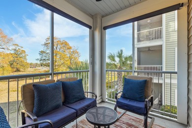 Welcome to Queens Harbour! This move-in ready 2-bedroom, 2-bath