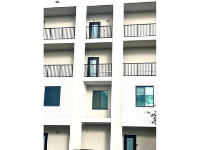 Beautiful spacious 1/1 Condo with open floor plan & balcony