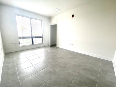 Beautiful spacious 1/1 Condo with open floor plan & balcony