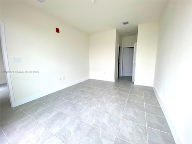 Beautiful spacious 1/1 Condo with open floor plan & balcony