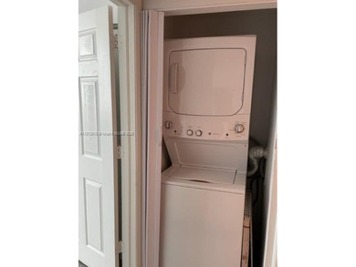 Amazing opportunity in Edgewater!! Beautiful apartment featuring