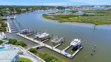 **PRIVATE BOAT SLIP WITH A LIFT**WATERFRONT HOME LUXURY