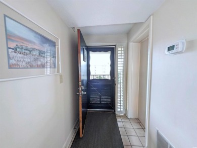 Well maintained 2 bedroom, 2 1/2 bathroom, 13 week interval