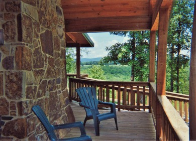 Secluded & private! Charming 3400 sq ft luxury cabin nestled in