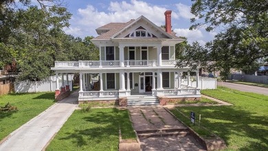 Historic Elegance Meets Modern Convenience in Waco,TX

Step