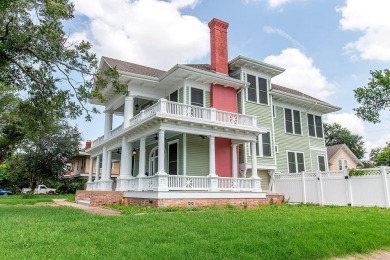 Historic Elegance Meets Modern Convenience in Waco,TX

Step