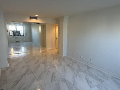 Well Kept 1 Bedroom, 1 Bathroom 2nd floor condo in a Beachfront