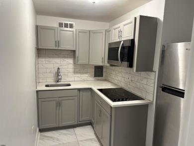 Well Kept 1 Bedroom, 1 Bathroom 2nd floor condo in a Beachfront