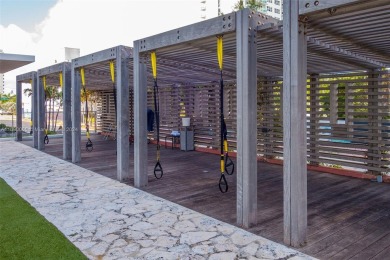 1 br Line that is one of closest to sand. Ocean view 1/1.  Wood