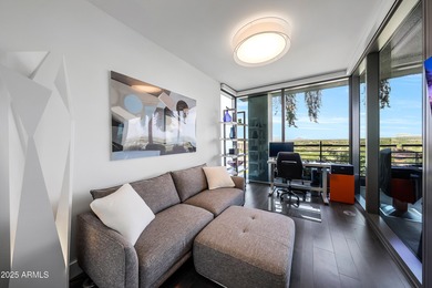 High rise luxury community with fantasitc ammenties. This condo