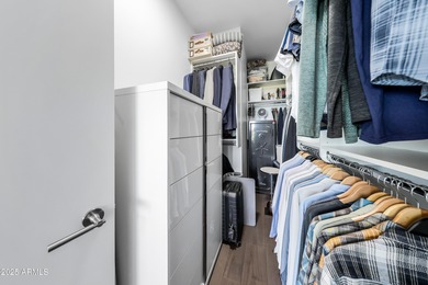 High rise luxury community with fantasitc ammenties. This condo