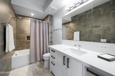 High rise luxury community with fantasitc ammenties. This condo