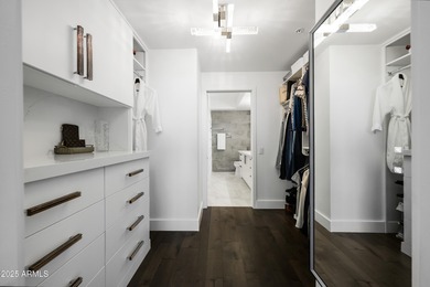 High rise luxury community with fantasitc ammenties. This condo