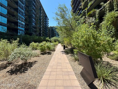 High rise luxury community with fantasitc ammenties. This condo