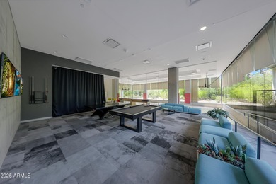 High rise luxury community with fantasitc ammenties. This condo