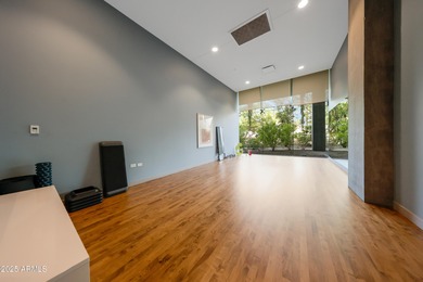 High rise luxury community with fantasitc ammenties. This condo