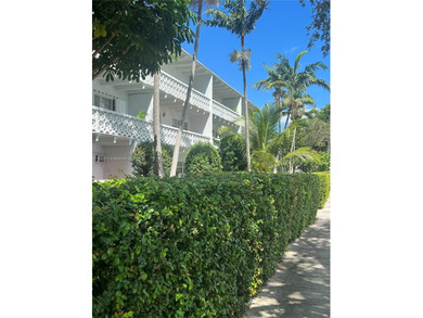 SPACIOUS AND BRIGHT 2/2 WITH TWO PARKING SPOTS. THIS IS THE