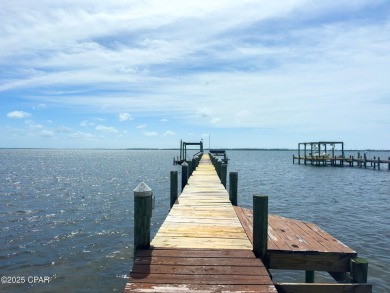 Dreaming of a stunning waterfront lifestyle? This one has it all