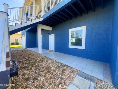 Dreaming of a stunning waterfront lifestyle? This one has it all