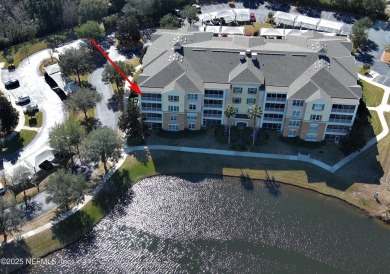 TOP FLOOR END UNIT OVERLOOKING THE LAKE & FOUNTAIN. Spacious