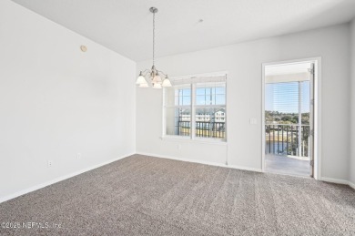 TOP FLOOR END UNIT OVERLOOKING THE LAKE & FOUNTAIN. Spacious