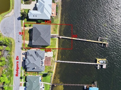 Dreaming of a stunning waterfront lifestyle? This one has it all