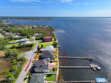 Dreaming of a stunning waterfront lifestyle? This one has it all
