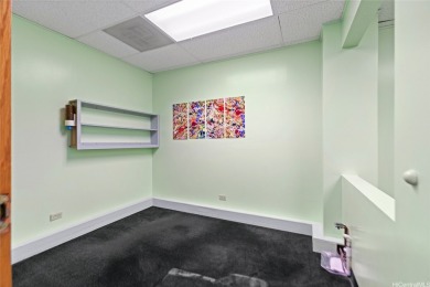 Prime commercial unit available in a medical building in the