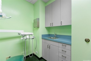 Prime commercial unit available in a medical building in the