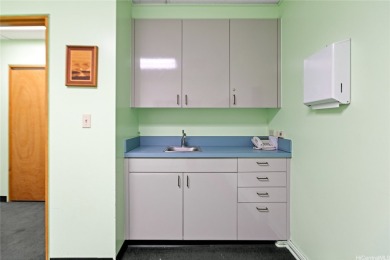 Prime commercial unit available in a medical building in the