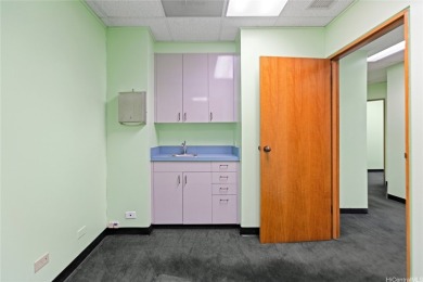 Prime commercial unit available in a medical building in the
