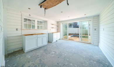 This stunning duplex, located in the desirable Ocean City, NJ