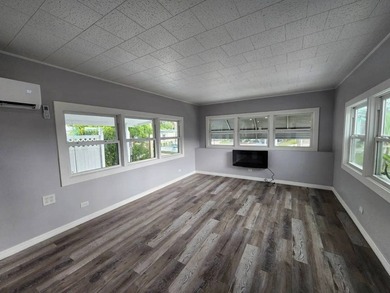 Beautiful 2 bed 1 bath close to the beach with handicap access