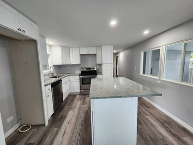 Beautiful 2 bed 1 bath close to the beach with handicap access