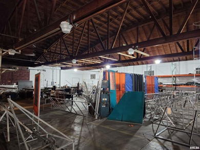 15K sqft multi use Industrial warehouse/office space for sale