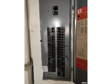 15K sqft multi use Industrial warehouse/office space for sale