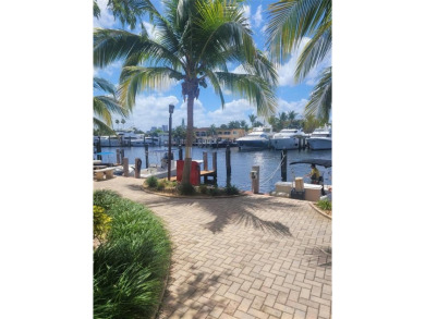 BOATER'S PARADISE..Deep water, no fixed bridges!  Best direct