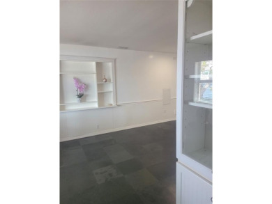 BOATER'S PARADISE..Deep water, no fixed bridges!  Best direct