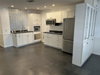 BOATER'S PARADISE..Deep water, no fixed bridges!  Best direct