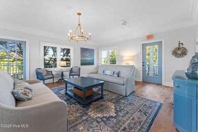 This enchanting 3-room suite is your perfect gateway to Bald