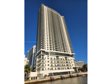 HYDE BEACH HOUSE GEM! 2 Bed/2 Bath condo-hotel unit on the 17th