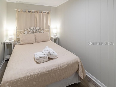 Beautiful 2nd floor villa in C building with great views &