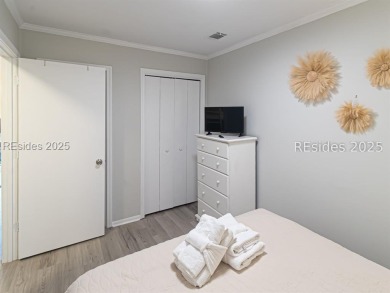 Beautiful 2nd floor villa in C building with great views &