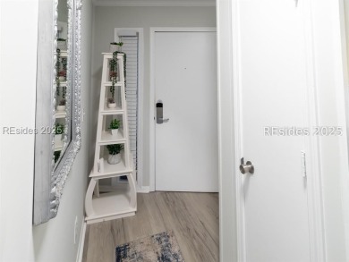 Beautiful 2nd floor villa in C building with great views &