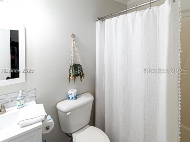 Beautiful 2nd floor villa in C building with great views &